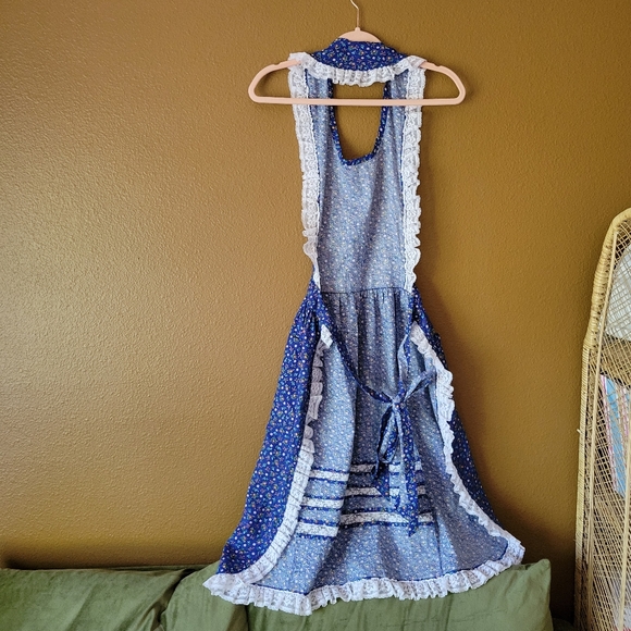 Homemade Floral Apron - Picture 6 of 7